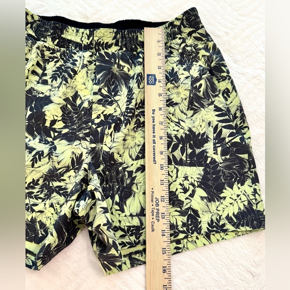 Lululemon Channel Cross Swim Short 5" Tropic Lemon Vibe Graphite Grey Men’s Sz M - Picture 12 of 15